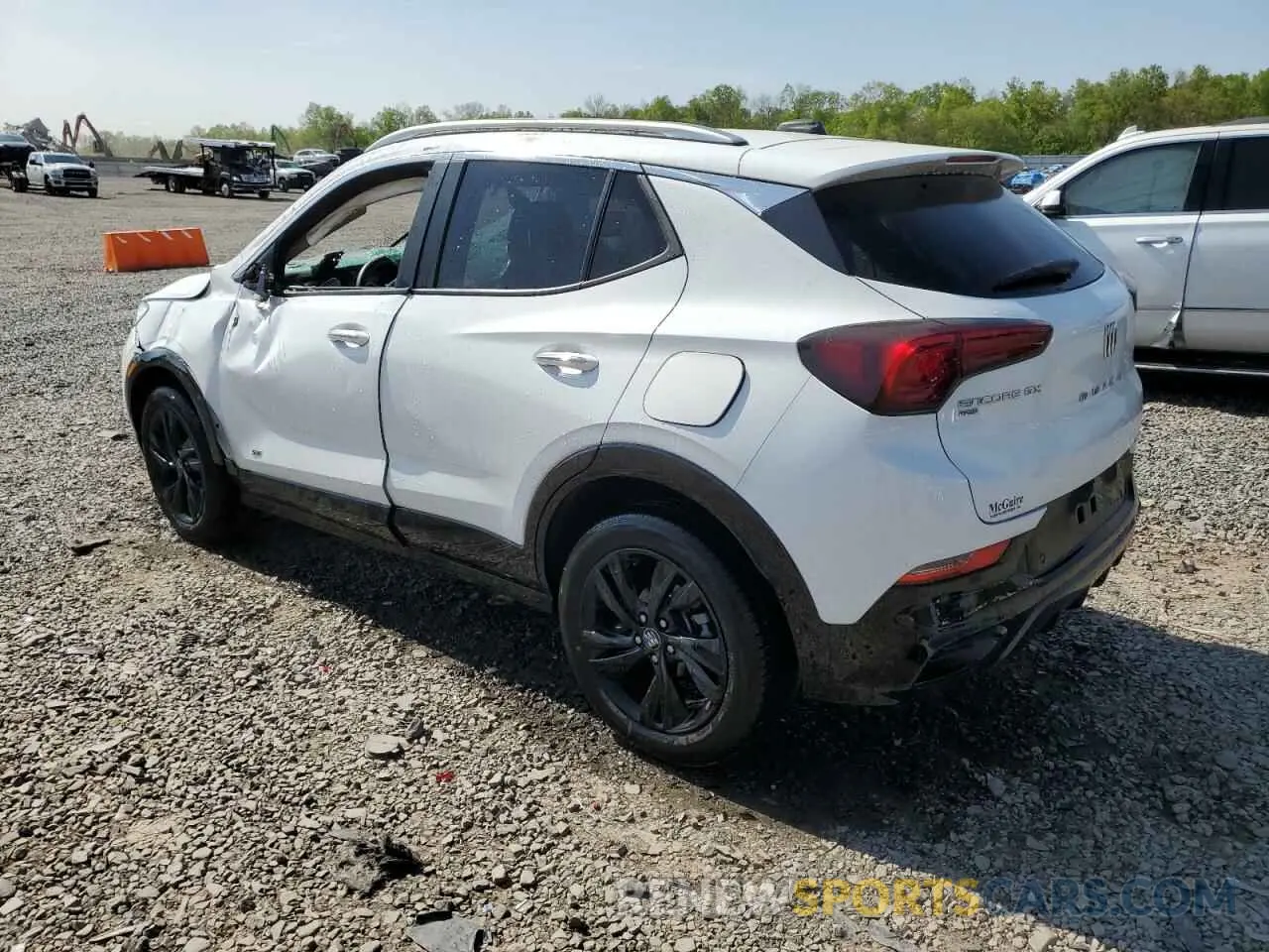 2 fotografías del automóvil dañado KL4AMESL7SB056046 BUICK ENCORE 2025
