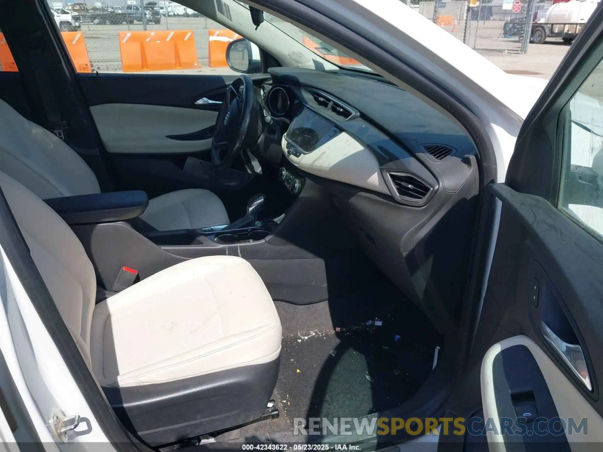 5 fotografías del automóvil dañado KL4MMBS2XLB102781 BUICK ENCORE GX 2020