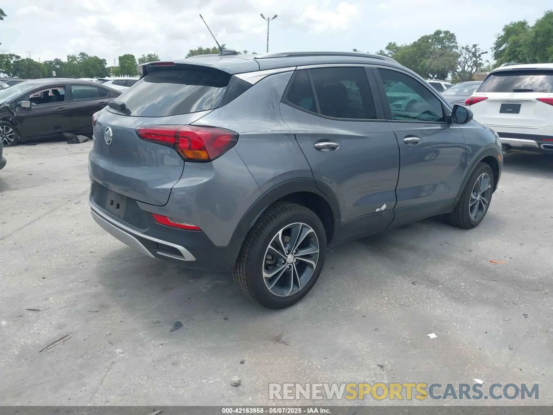 4 fotografías del automóvil dañado KL4MMDSL4LB107611 BUICK ENCORE GX 2020