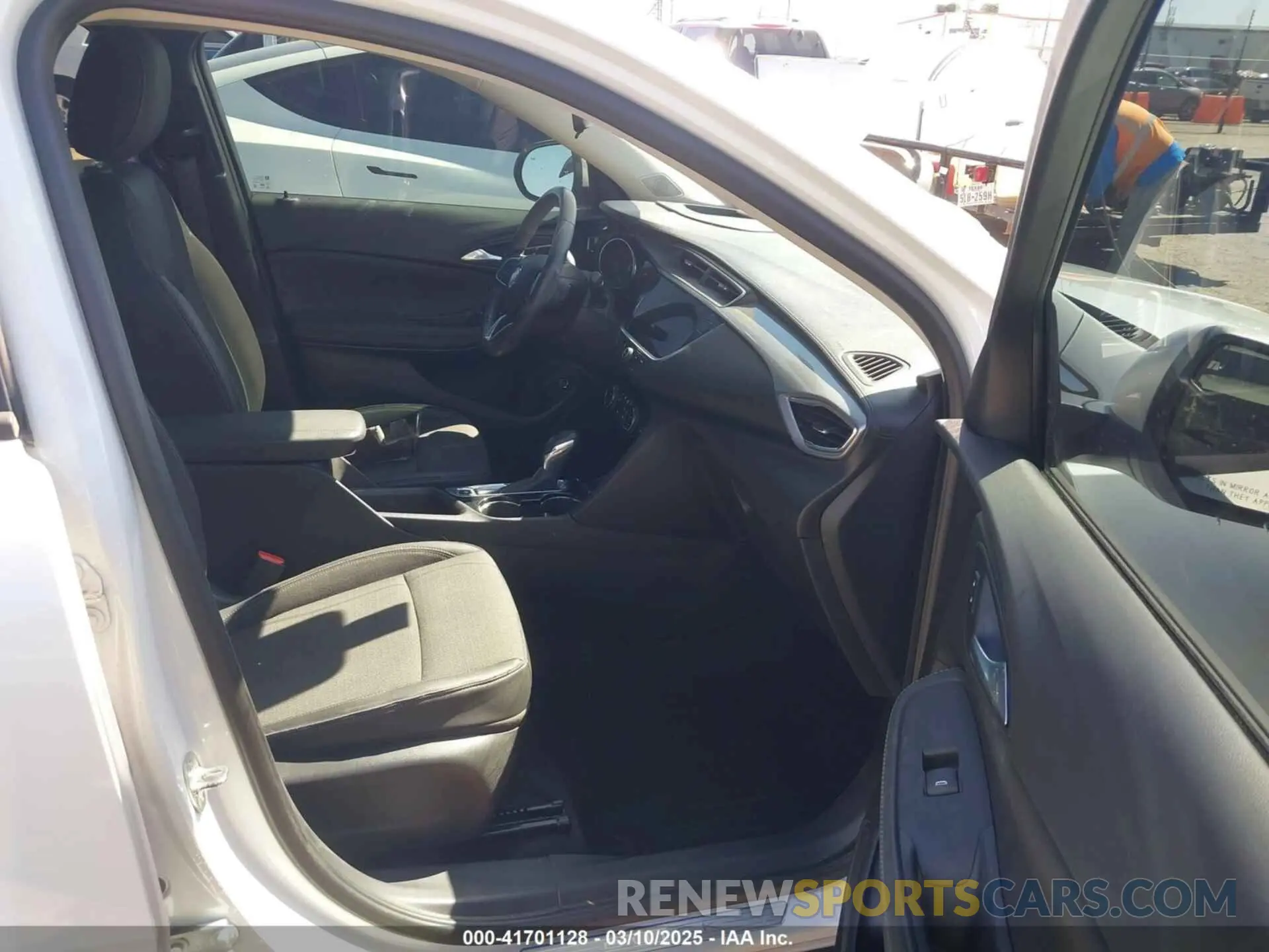 5 fotografías del automóvil dañado KL4MMDSLXLB106138 BUICK ENCORE GX 2020