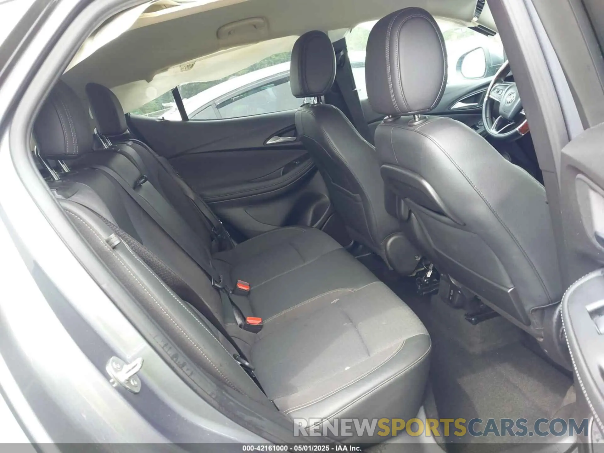 8 fotografías del automóvil dañado KL4MMDSLXLB106348 BUICK ENCORE GX 2020