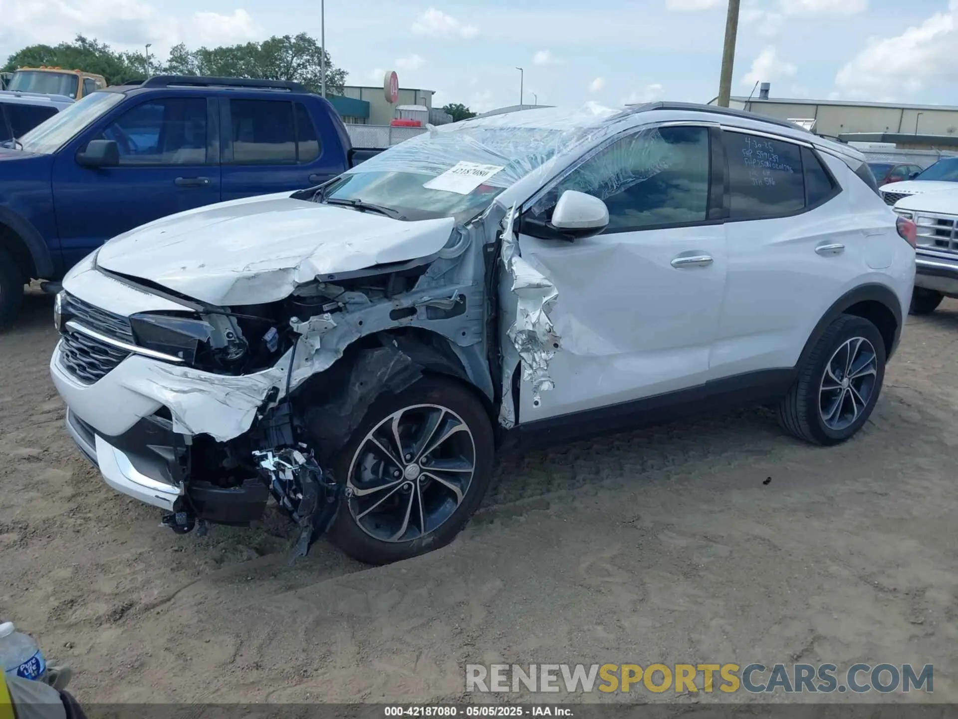 2 fotografías del automóvil dañado KL4MMGSL6LB101746 BUICK ENCORE GX 2020