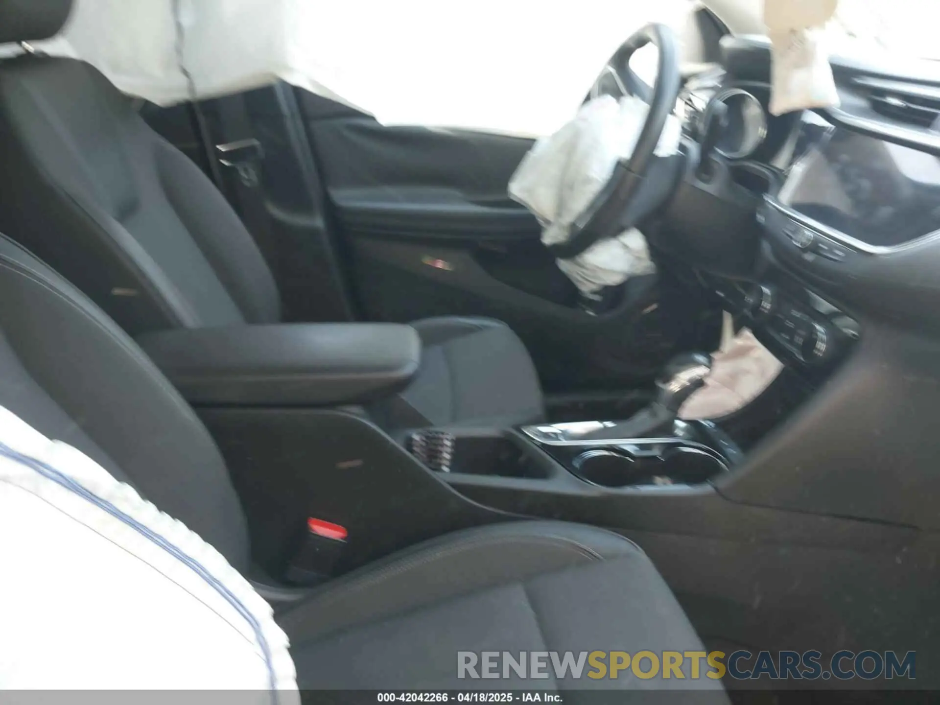 5 fotografías del automóvil dañado KL4MMBS21MB177239 BUICK ENCORE GX 2021