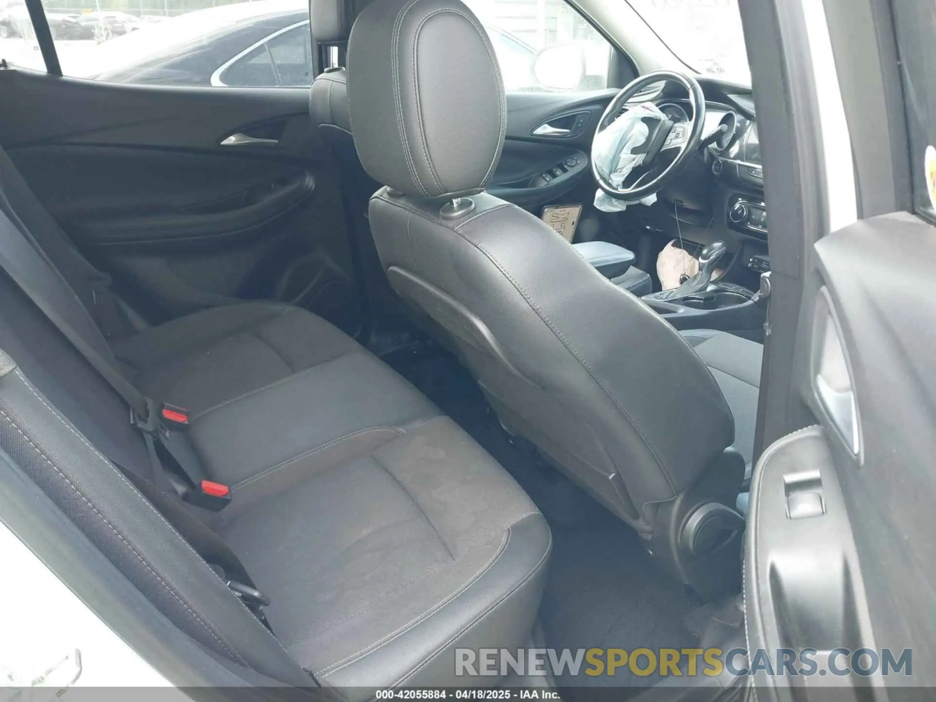 8 fotografías del automóvil dañado KL4MMBS28MB052609 BUICK ENCORE GX 2021