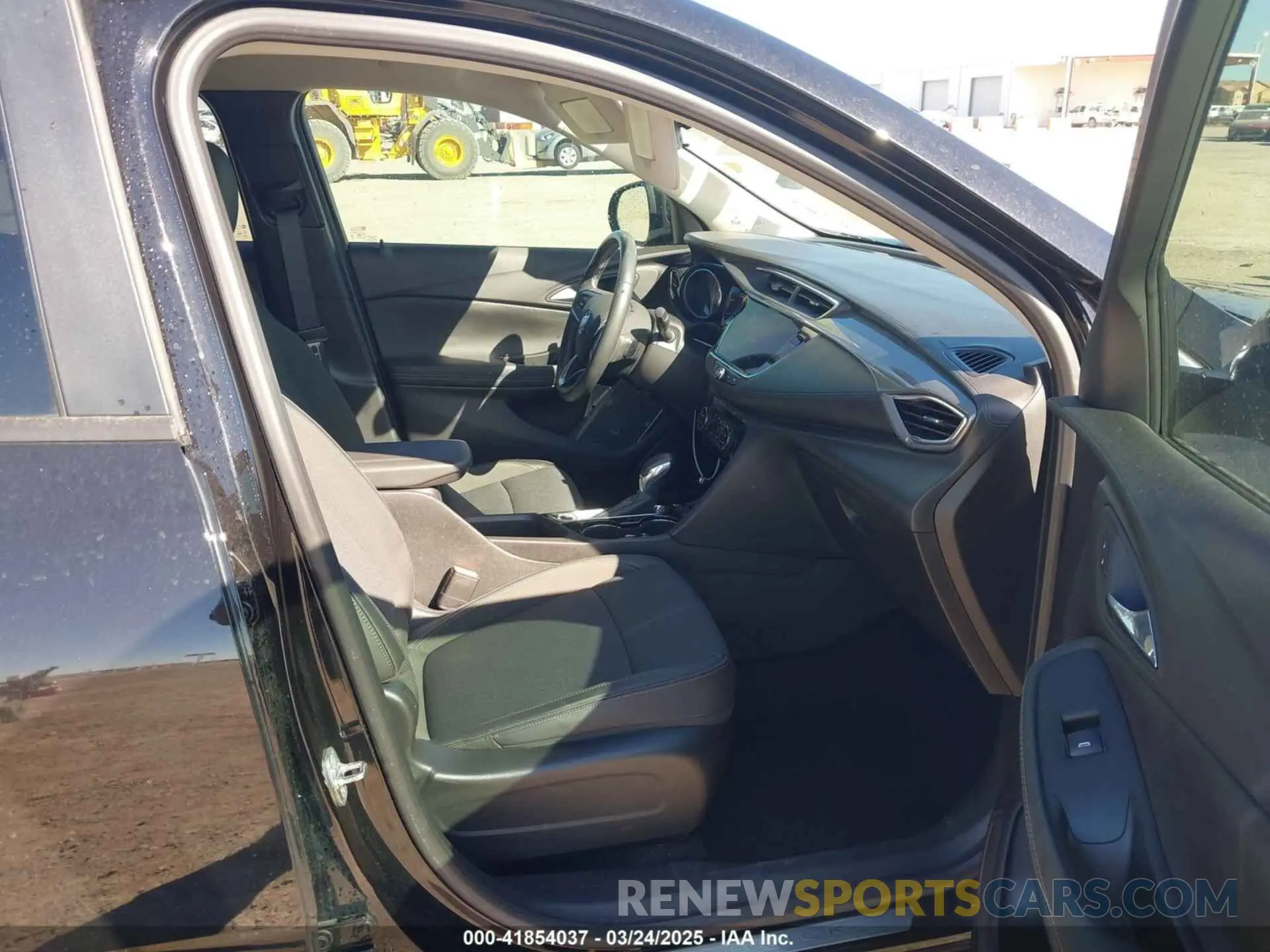 5 fotografías del automóvil dañado KL4MMDS27MB180691 BUICK ENCORE GX 2021