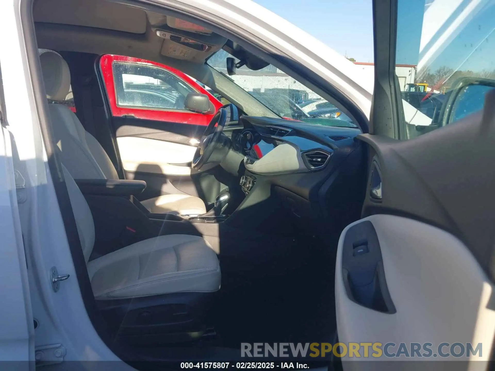 5 fotografías del automóvil dañado KL4MMFSL4MB047911 BUICK ENCORE GX 2021