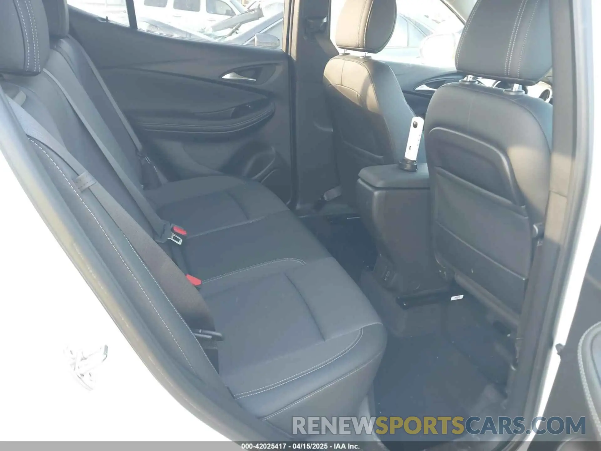 8 fotografías del automóvil dañado KL4MMBS26NB127194 BUICK ENCORE GX 2022
