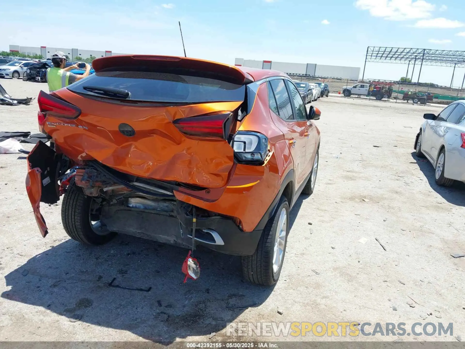 4 fotografías del automóvil dañado KL4MMCSLXNB013648 BUICK ENCORE GX 2022
