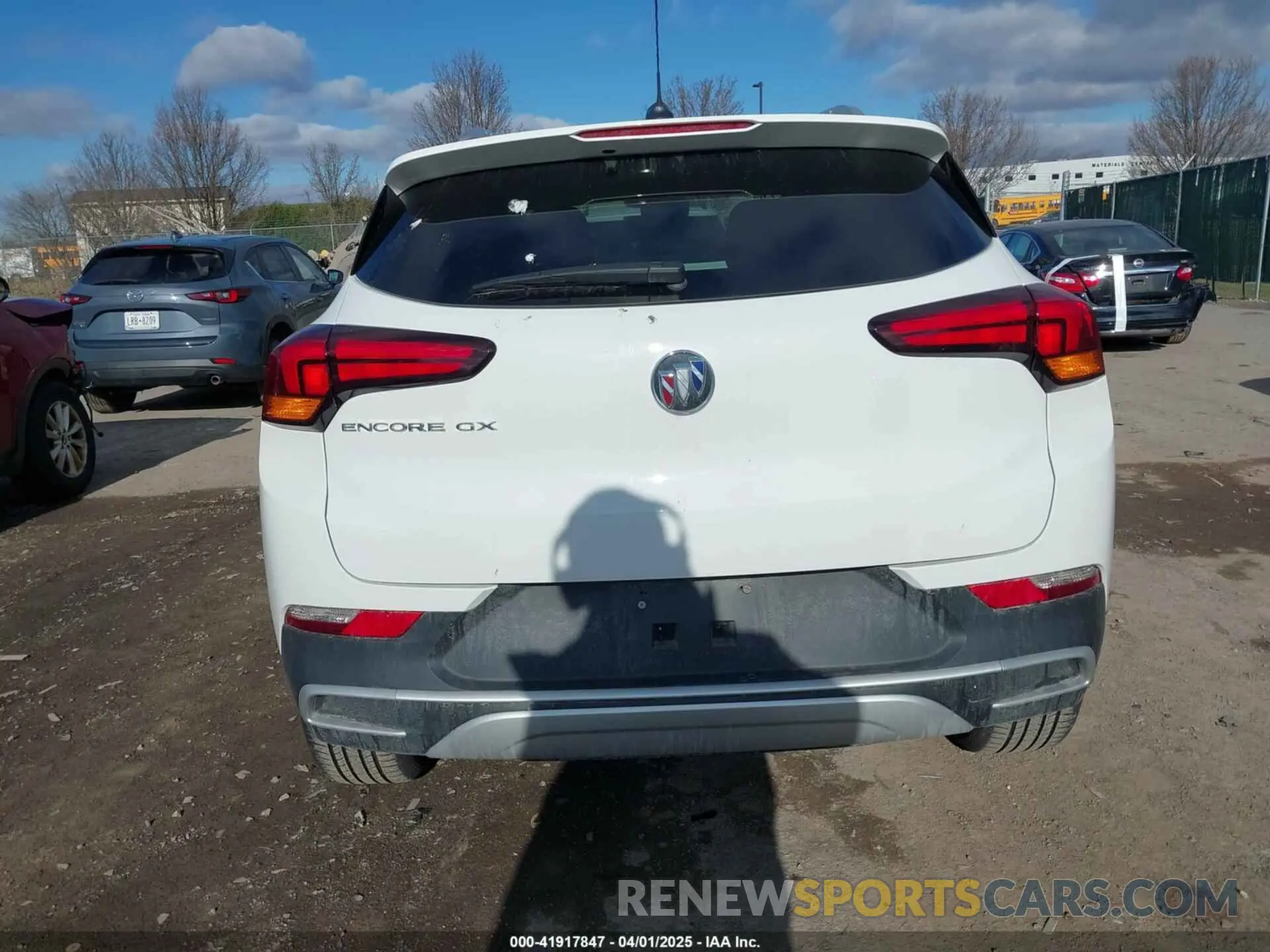 15 fotografías del automóvil dañado KL4MMDS25NB121334 BUICK ENCORE GX 2022