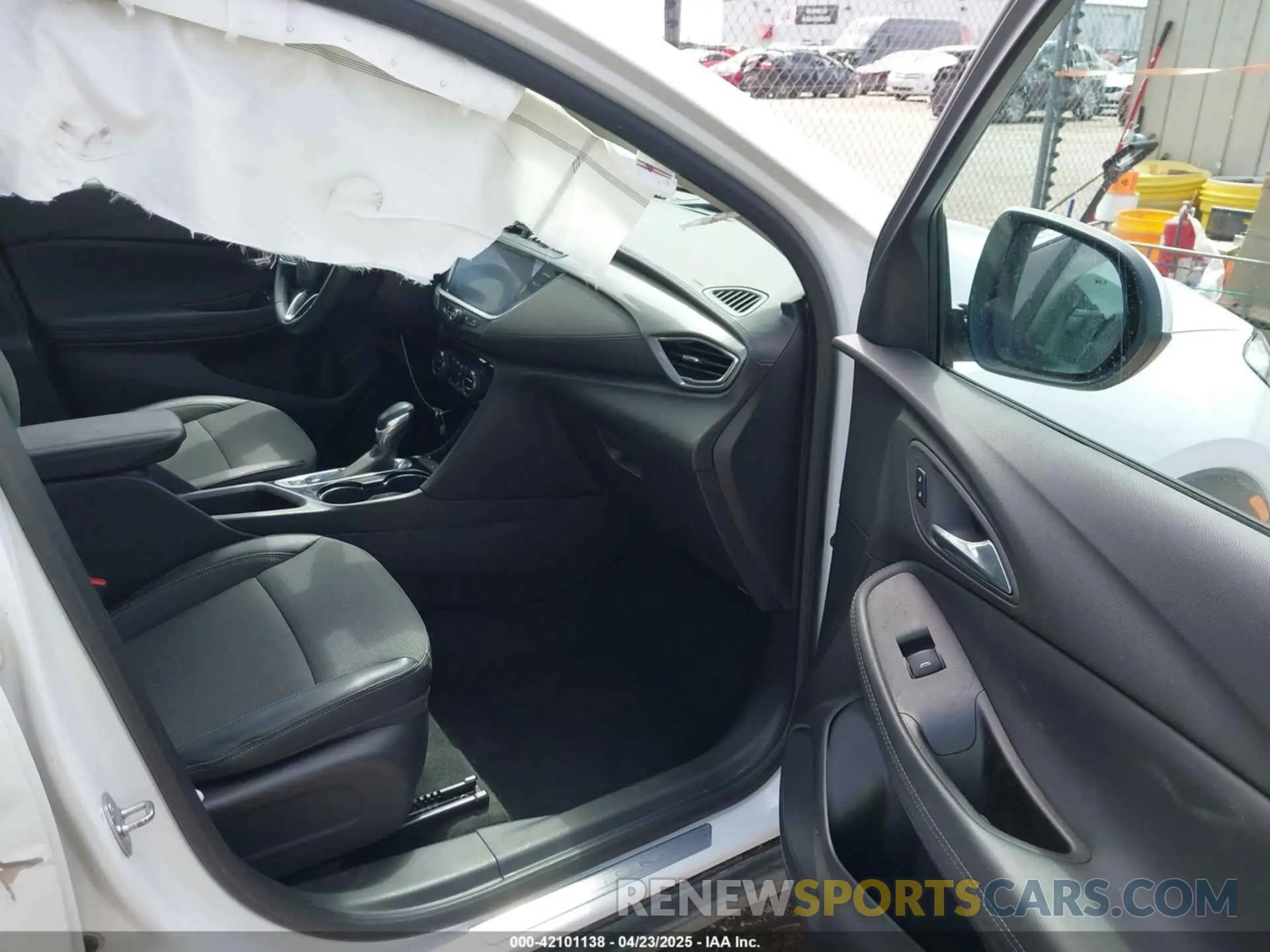 5 fotografías del automóvil dañado KL4MMDS28NB106259 BUICK ENCORE GX 2022