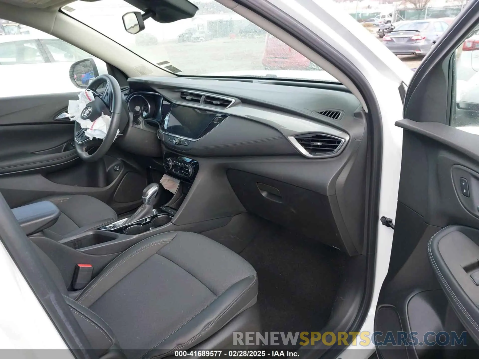 5 fotografías del automóvil dañado KL4MMDS29NB117352 BUICK ENCORE GX 2022