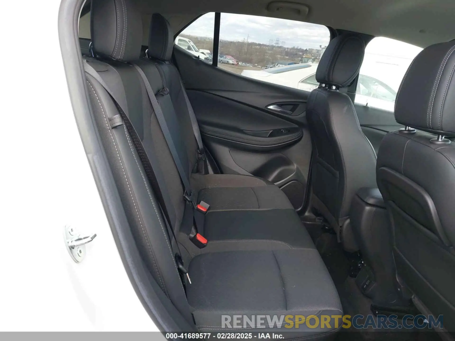 8 fotografías del automóvil dañado KL4MMDS29NB117352 BUICK ENCORE GX 2022