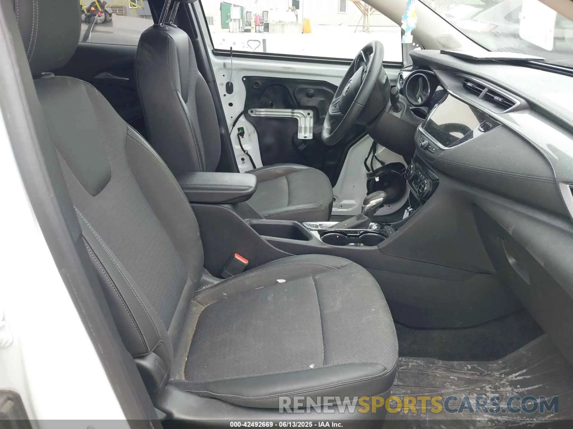 5 fotografías del automóvil dañado KL4MMESL1NB114332 BUICK ENCORE GX 2022