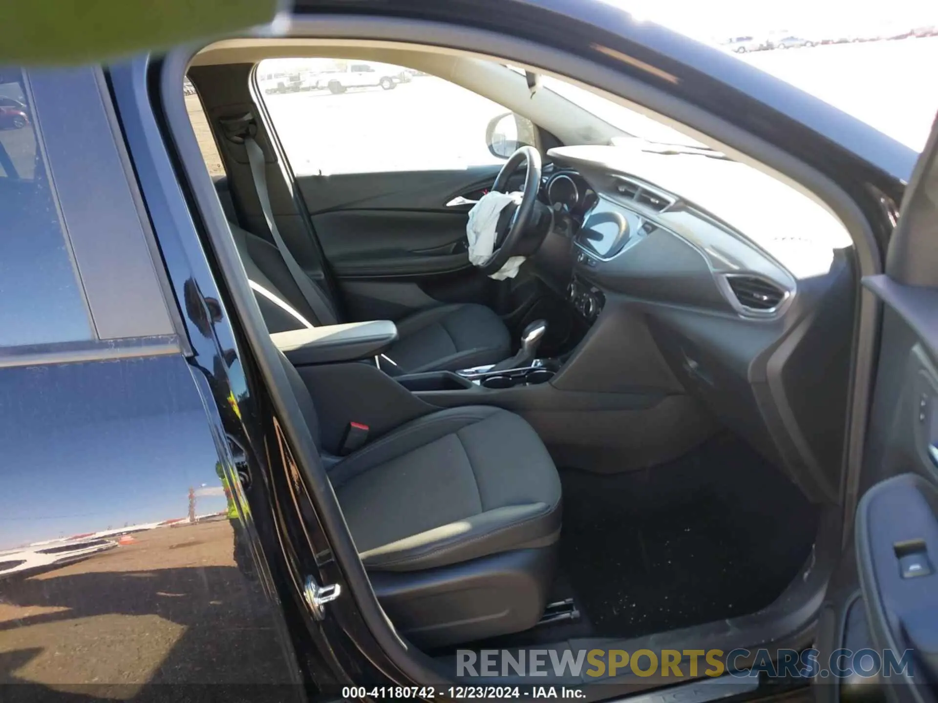 5 fotografías del automóvil dañado KL4MMBS20PB105971 BUICK ENCORE GX 2023