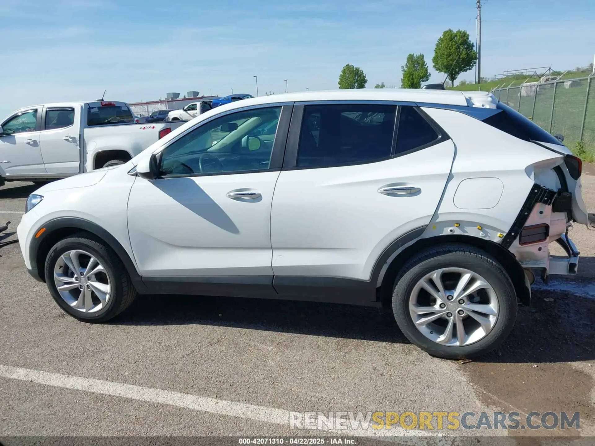 15 fotografías del automóvil dañado KL4MMBS22PB134758 BUICK ENCORE GX 2023