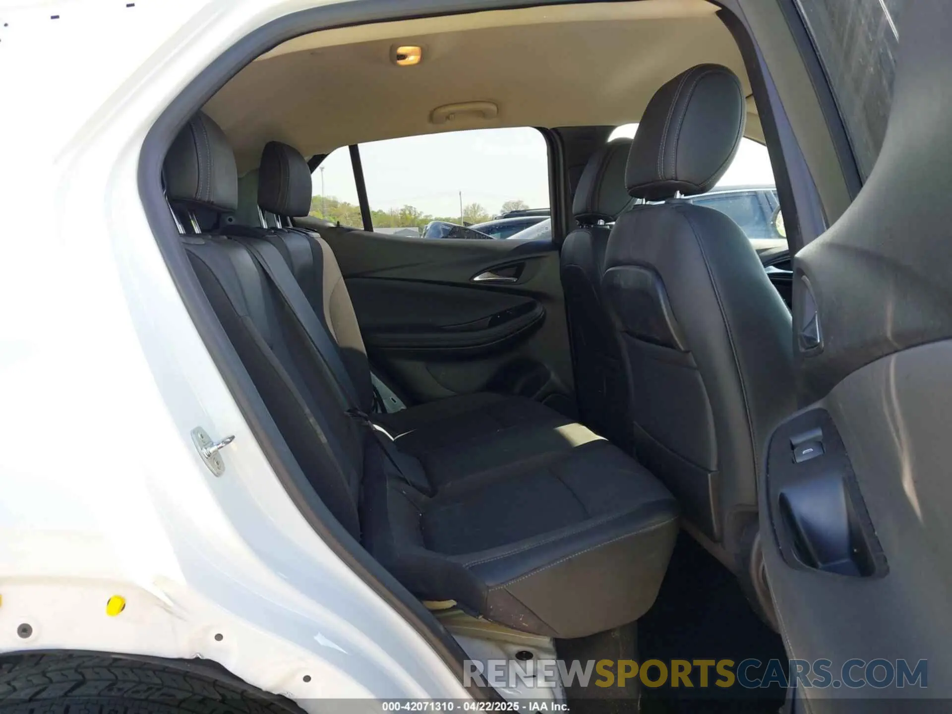 8 fotografías del automóvil dañado KL4MMBS22PB134758 BUICK ENCORE GX 2023
