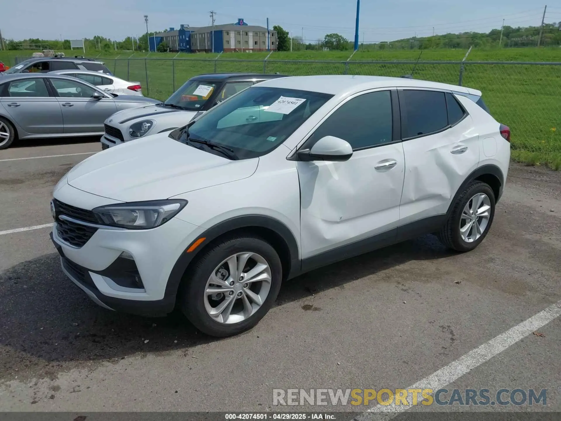 2 fotografías del automóvil dañado KL4MMBS26PB026109 BUICK ENCORE GX 2023