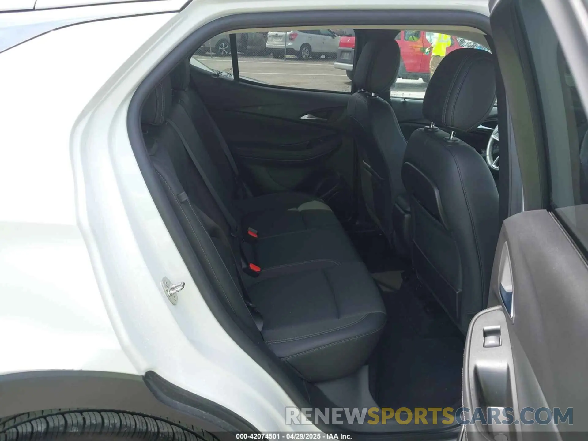 8 fotografías del automóvil dañado KL4MMBS26PB026109 BUICK ENCORE GX 2023