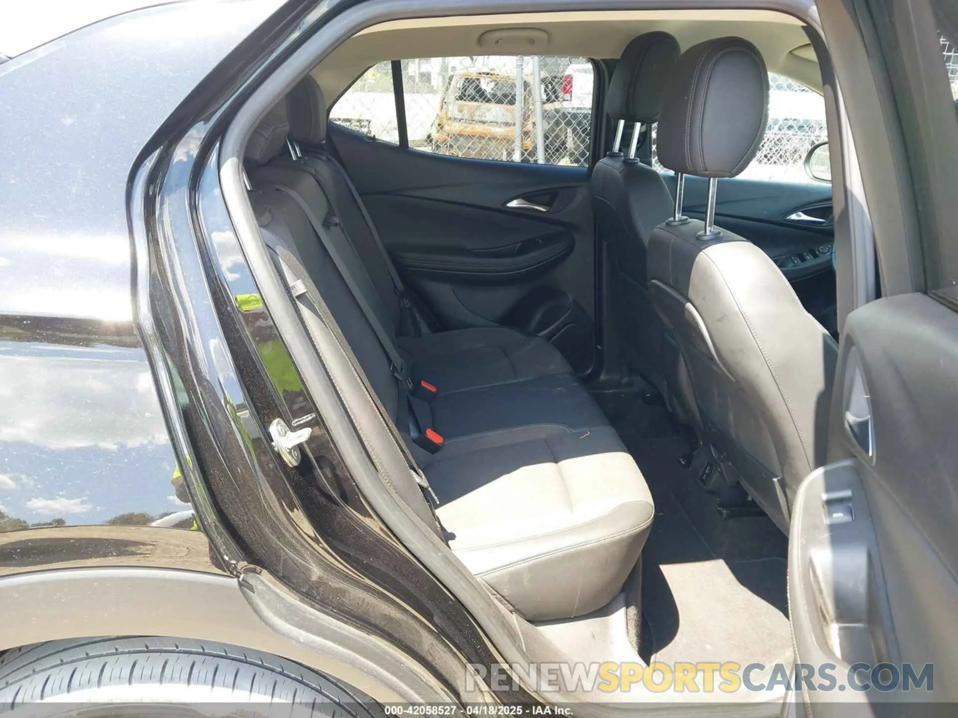 8 fotografías del automóvil dañado KL4MMDS25PB046461 BUICK ENCORE GX 2023