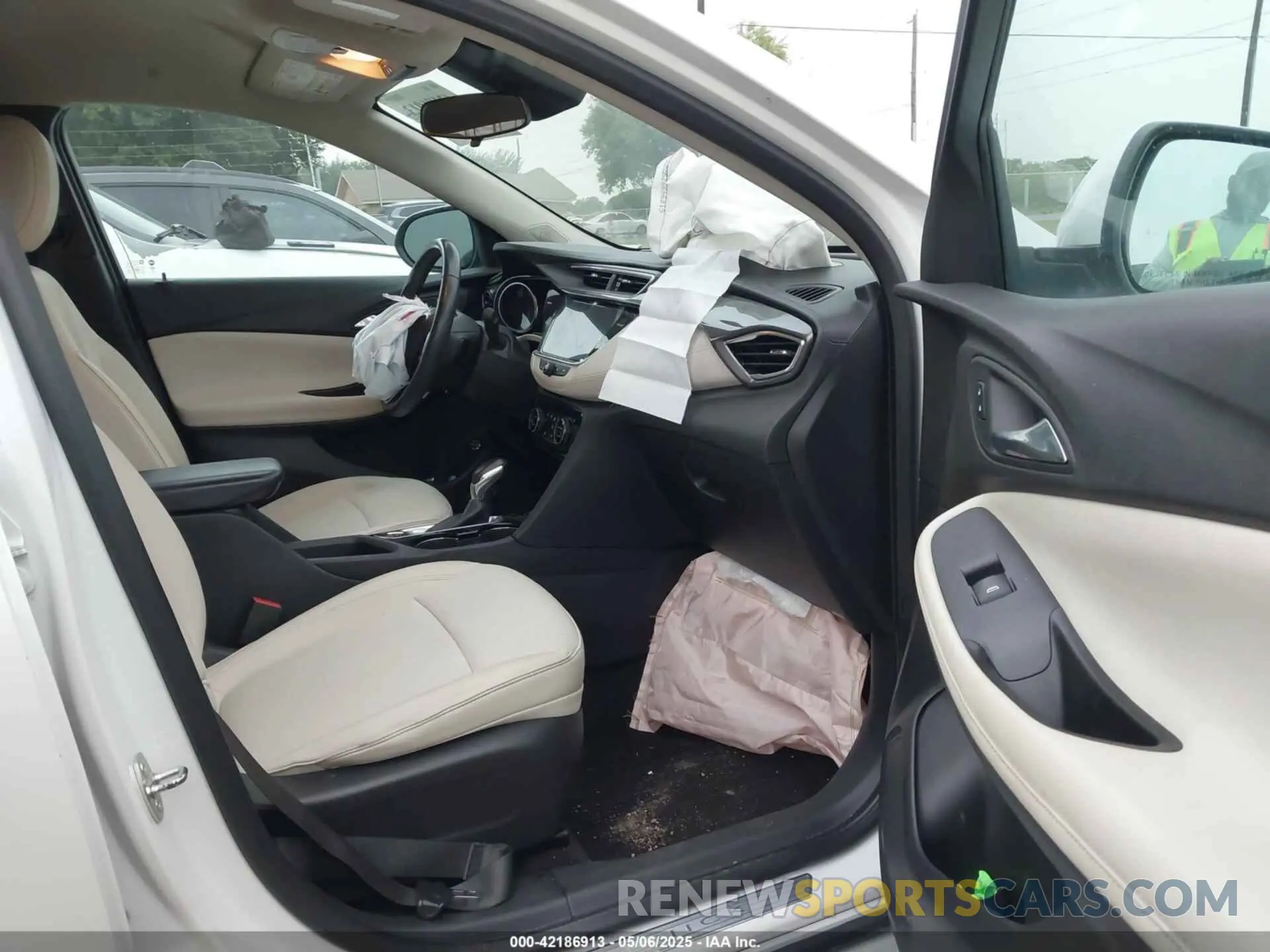 5 fotografías del automóvil dañado KL4MMDS28PB151303 BUICK ENCORE GX 2023