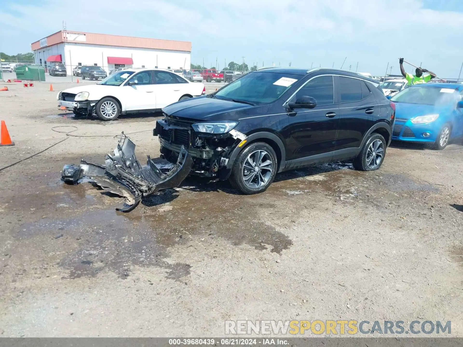 2 fotografías del automóvil dañado KL4MMDS28PB151947 BUICK ENCORE GX 2023