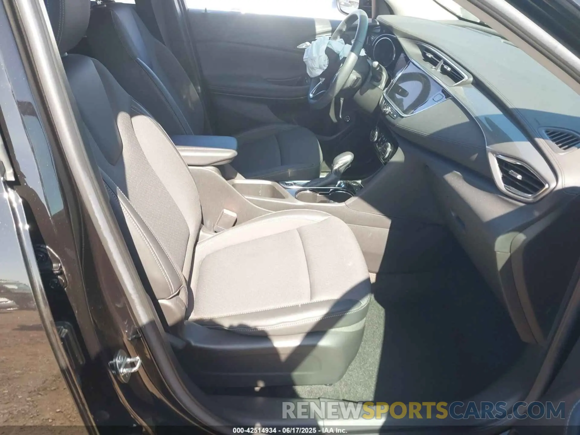 5 fotografías del automóvil dañado KL4MMDS2XPB012337 BUICK ENCORE GX 2023