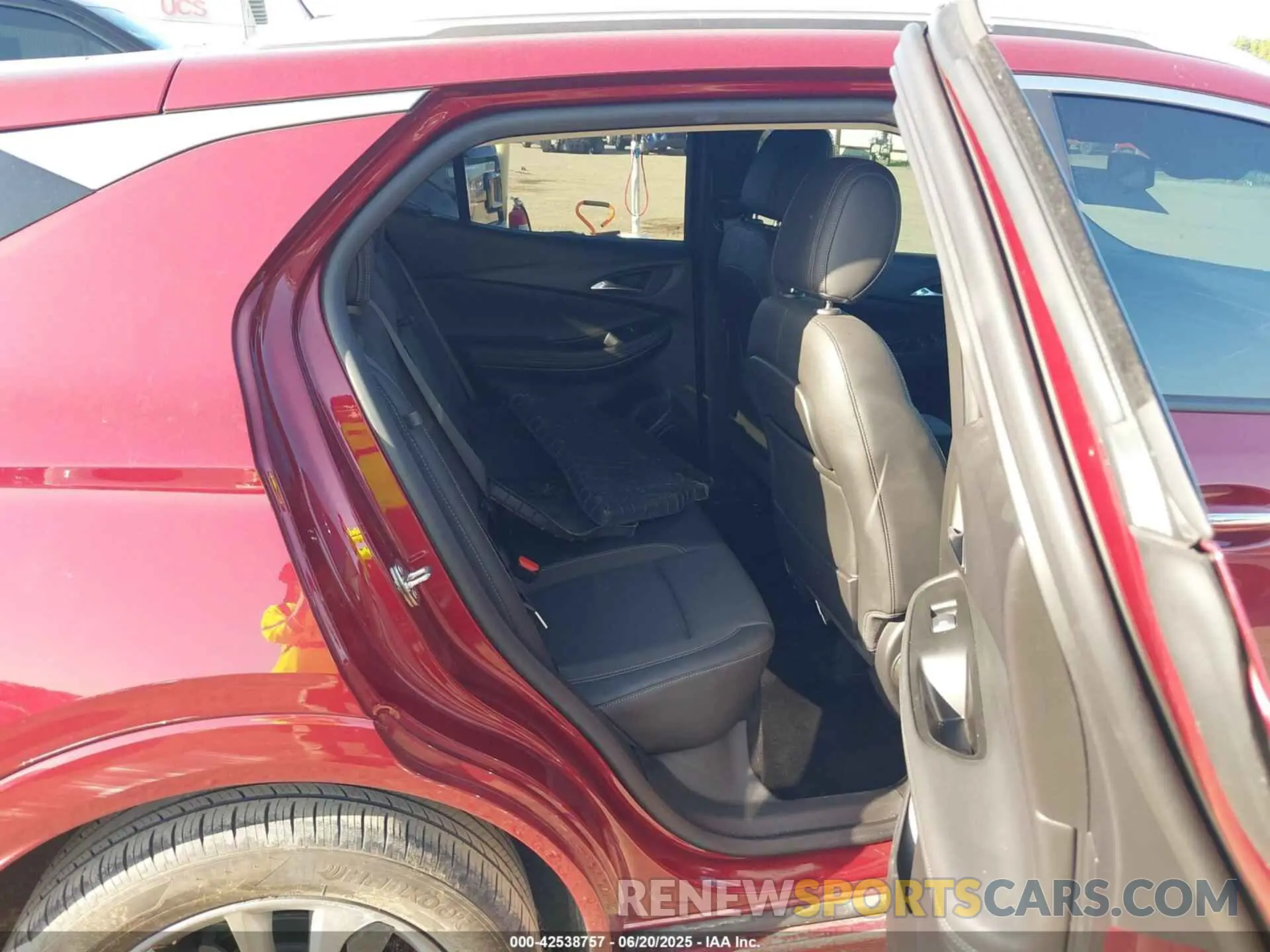 8 fotografías del automóvil dañado KL4MMESL4PB086061 BUICK ENCORE GX 2023