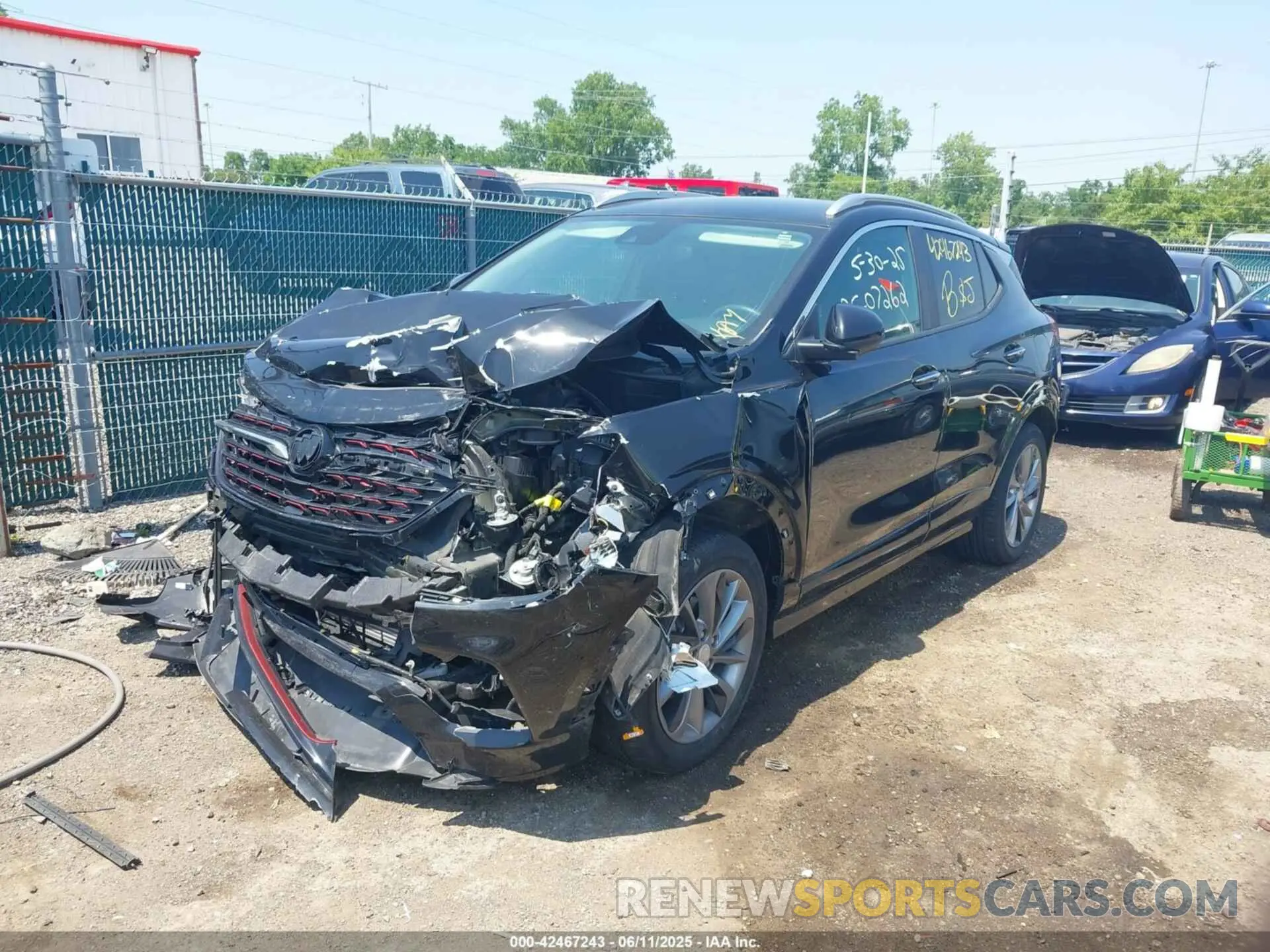 2 fotografías del automóvil dañado KL4MMESL7PB151159 BUICK ENCORE GX 2023