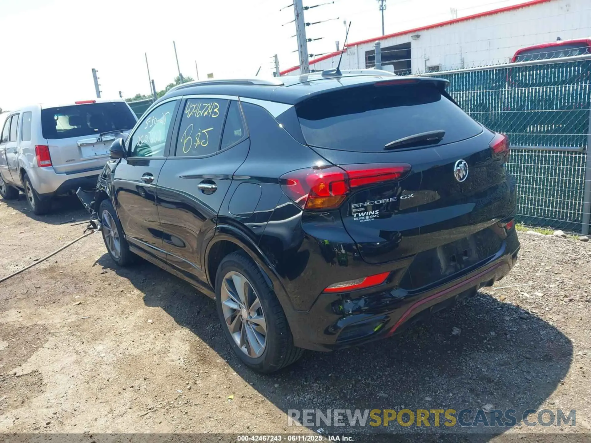 3 fotografías del automóvil dañado KL4MMESL7PB151159 BUICK ENCORE GX 2023