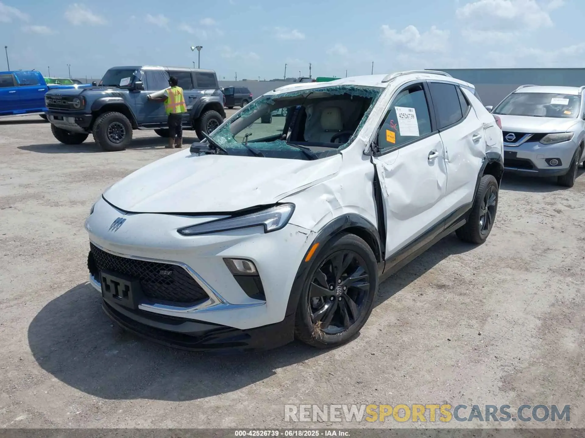 2 fotografías del automóvil dañado KL4AMDSL3RB188645 BUICK ENCORE GX 2024