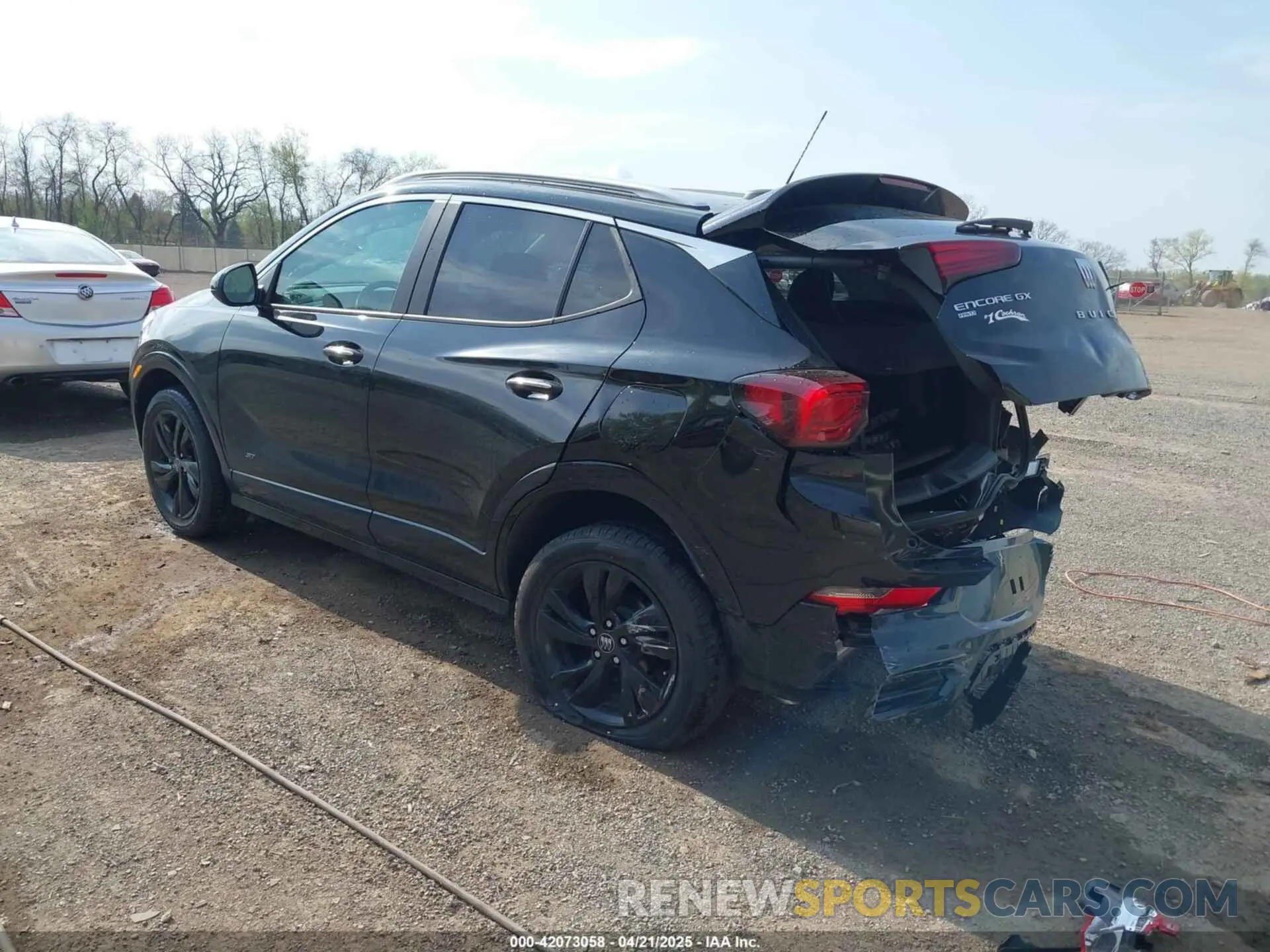 3 fotografías del automóvil dañado KL4AMESL4SB030679 BUICK ENCORE GX 2025