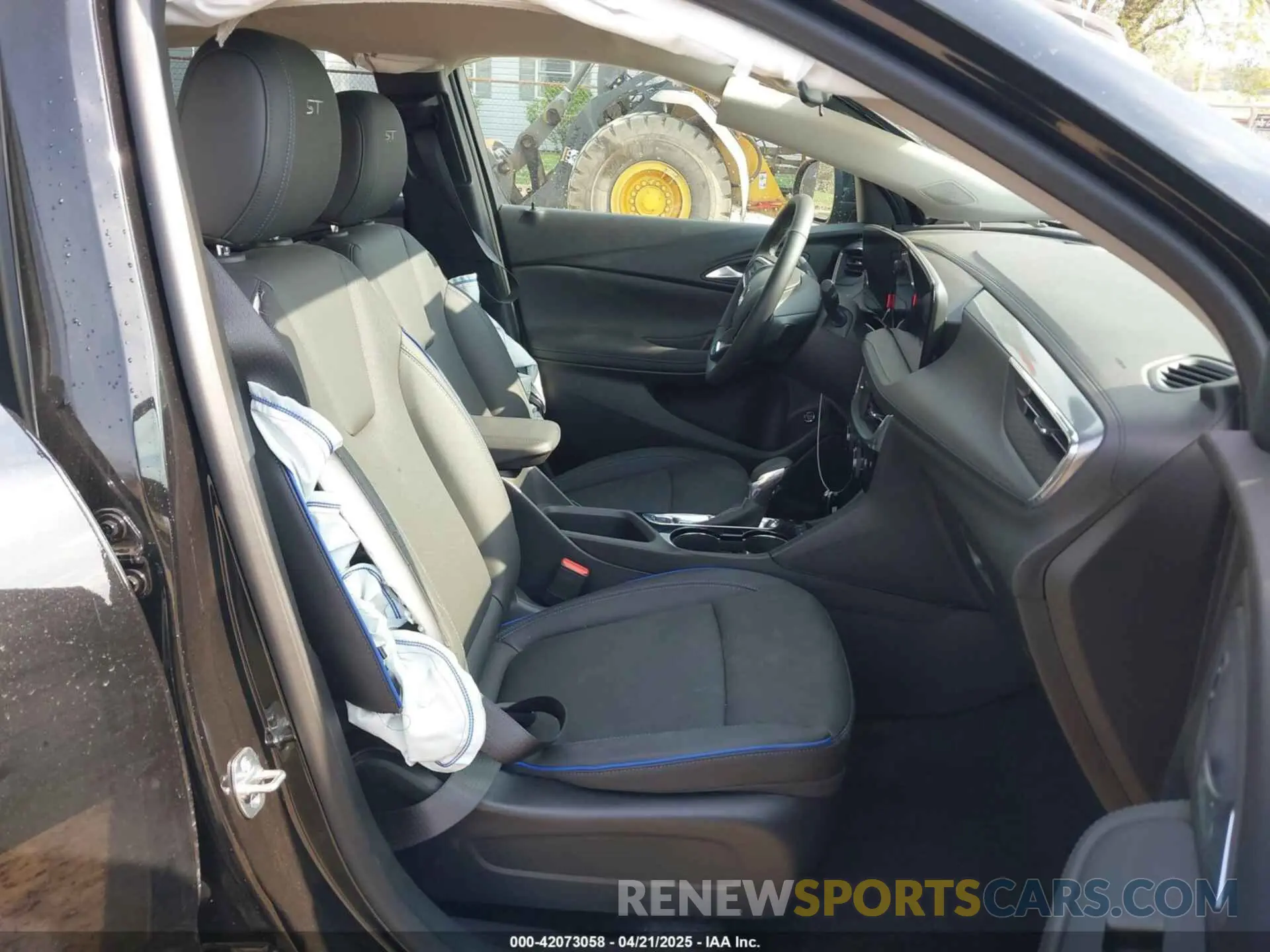 5 fotografías del automóvil dañado KL4AMESL4SB030679 BUICK ENCORE GX 2025