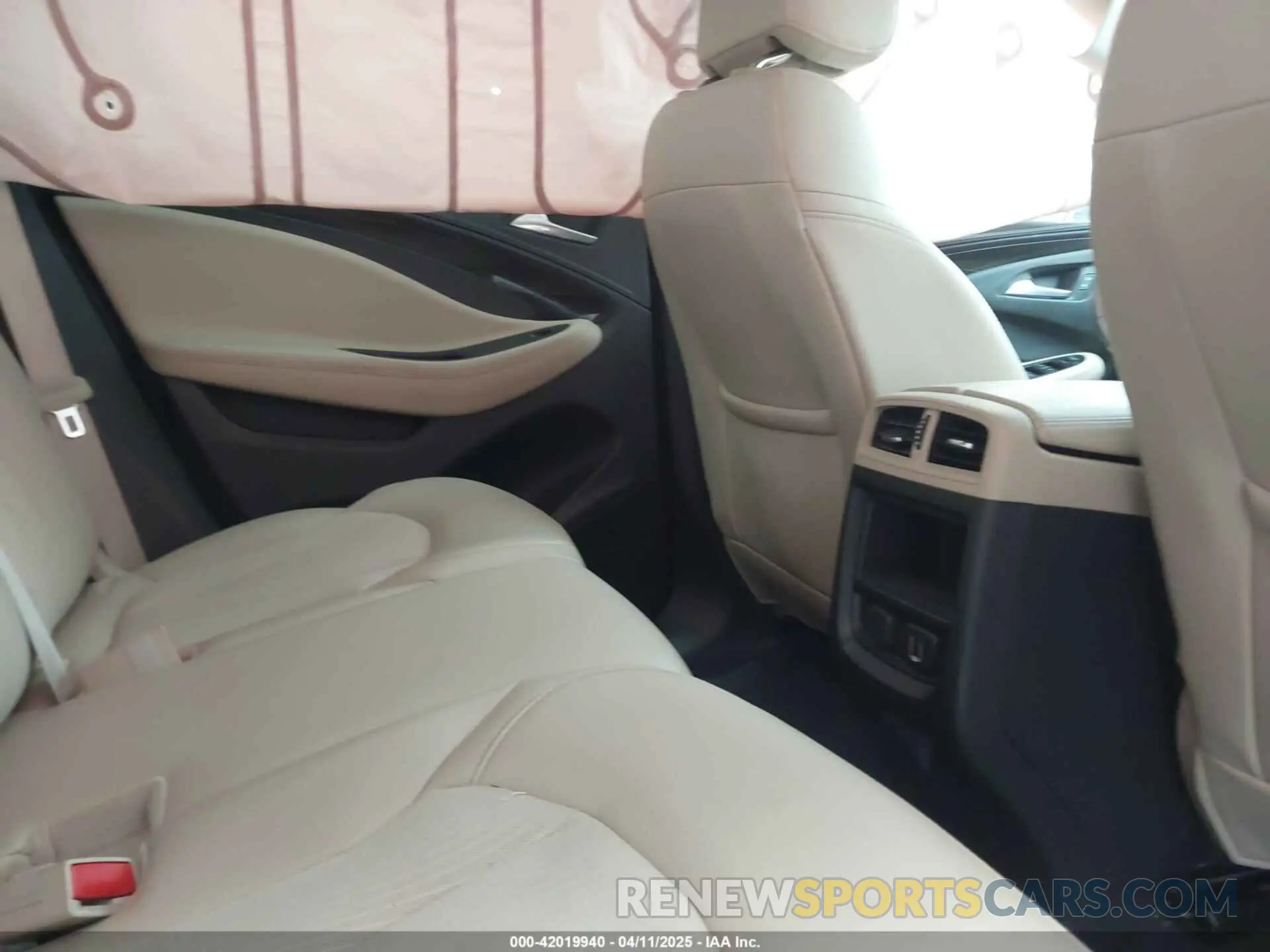 8 fotografías del automóvil dañado LRBFX1SA2KD006300 BUICK ENVISION 2019