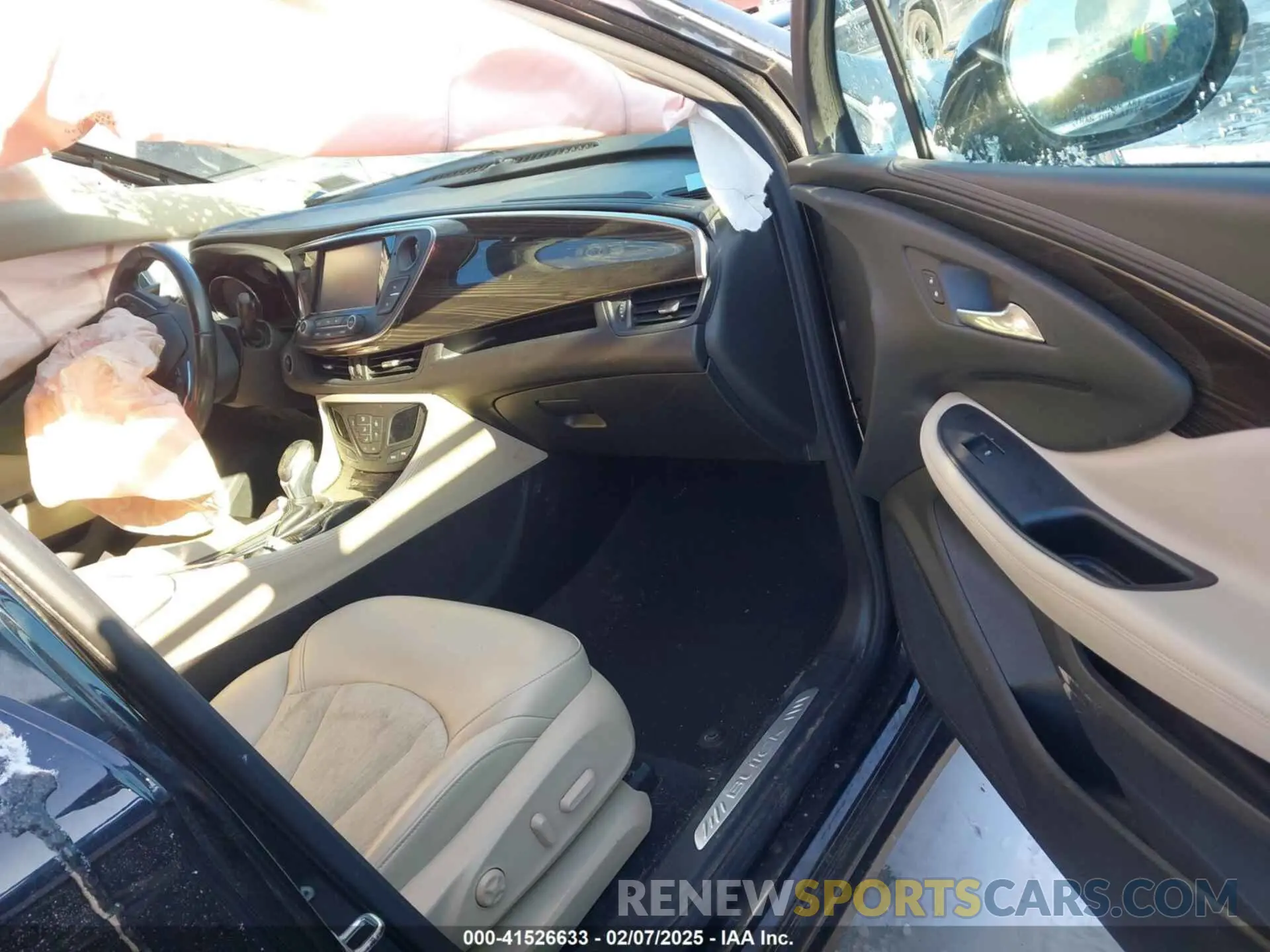 5 fotografías del automóvil dañado LRBFX1SA4KD125515 BUICK ENVISION 2019