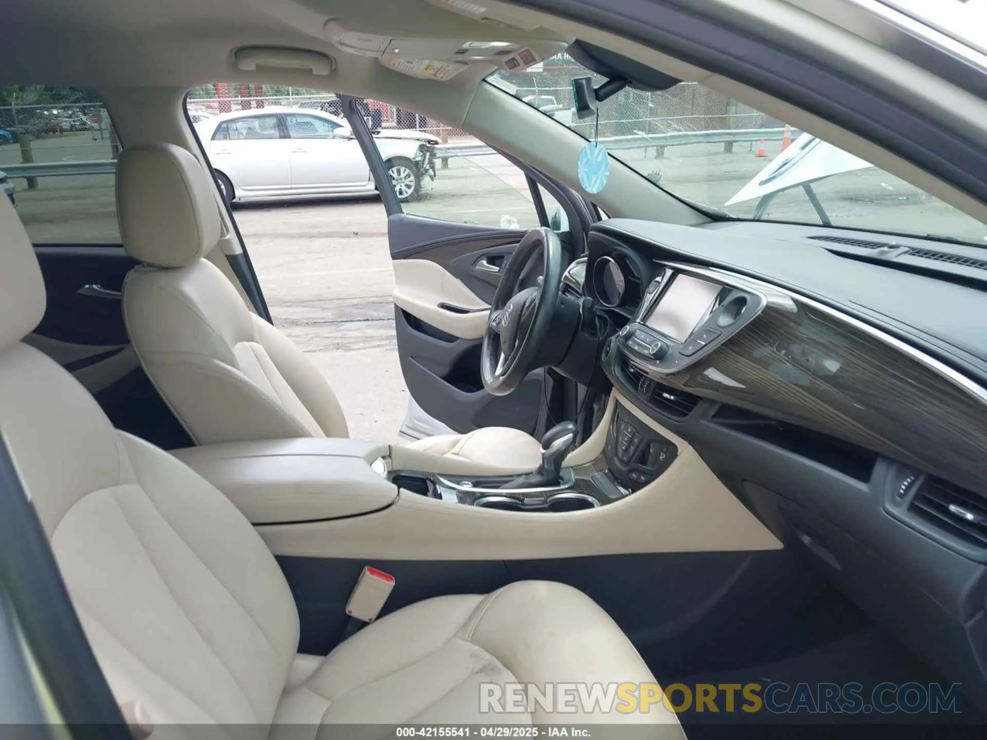 5 fotografías del automóvil dañado LRBFX1SA5KD111574 BUICK ENVISION 2019