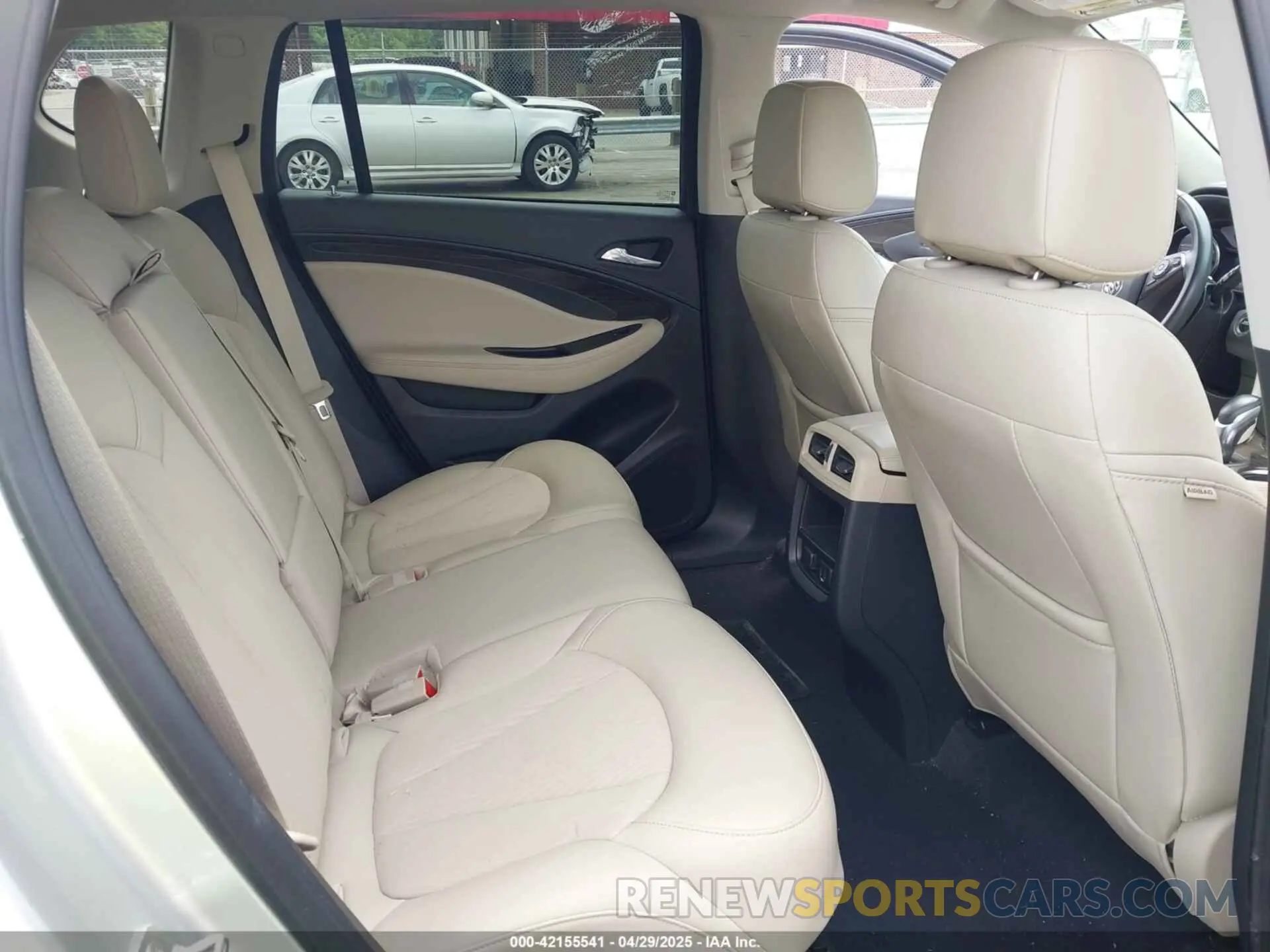 8 fotografías del automóvil dañado LRBFX1SA5KD111574 BUICK ENVISION 2019