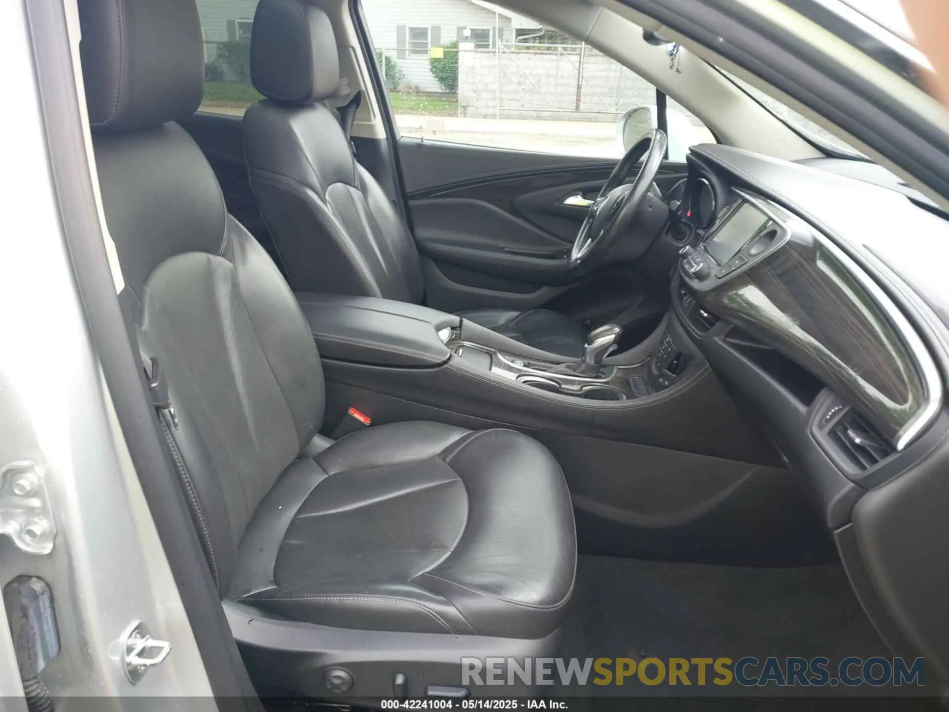 5 fotografías del automóvil dañado LRBFX2SA0KD075816 BUICK ENVISION 2019