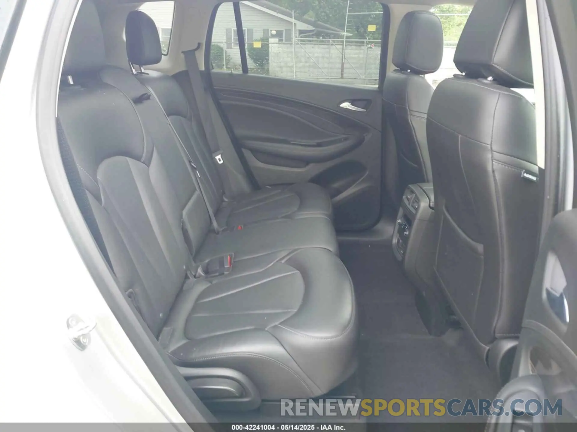 8 fotografías del automóvil dañado LRBFX2SA0KD075816 BUICK ENVISION 2019