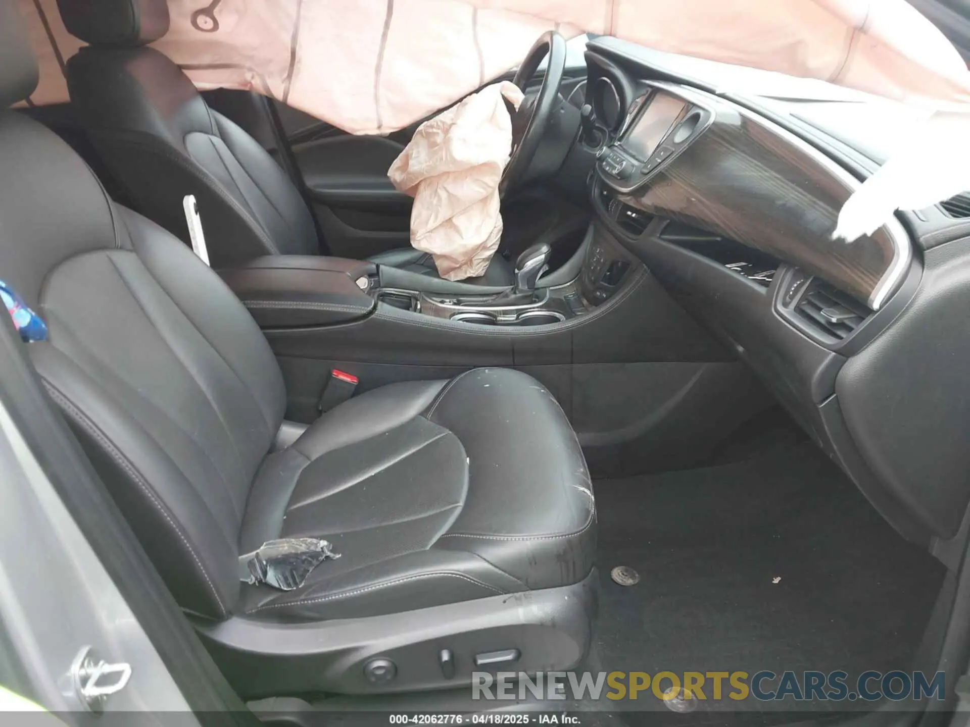 5 fotografías del automóvil dañado LRBFX2SA2KD005461 BUICK ENVISION 2019
