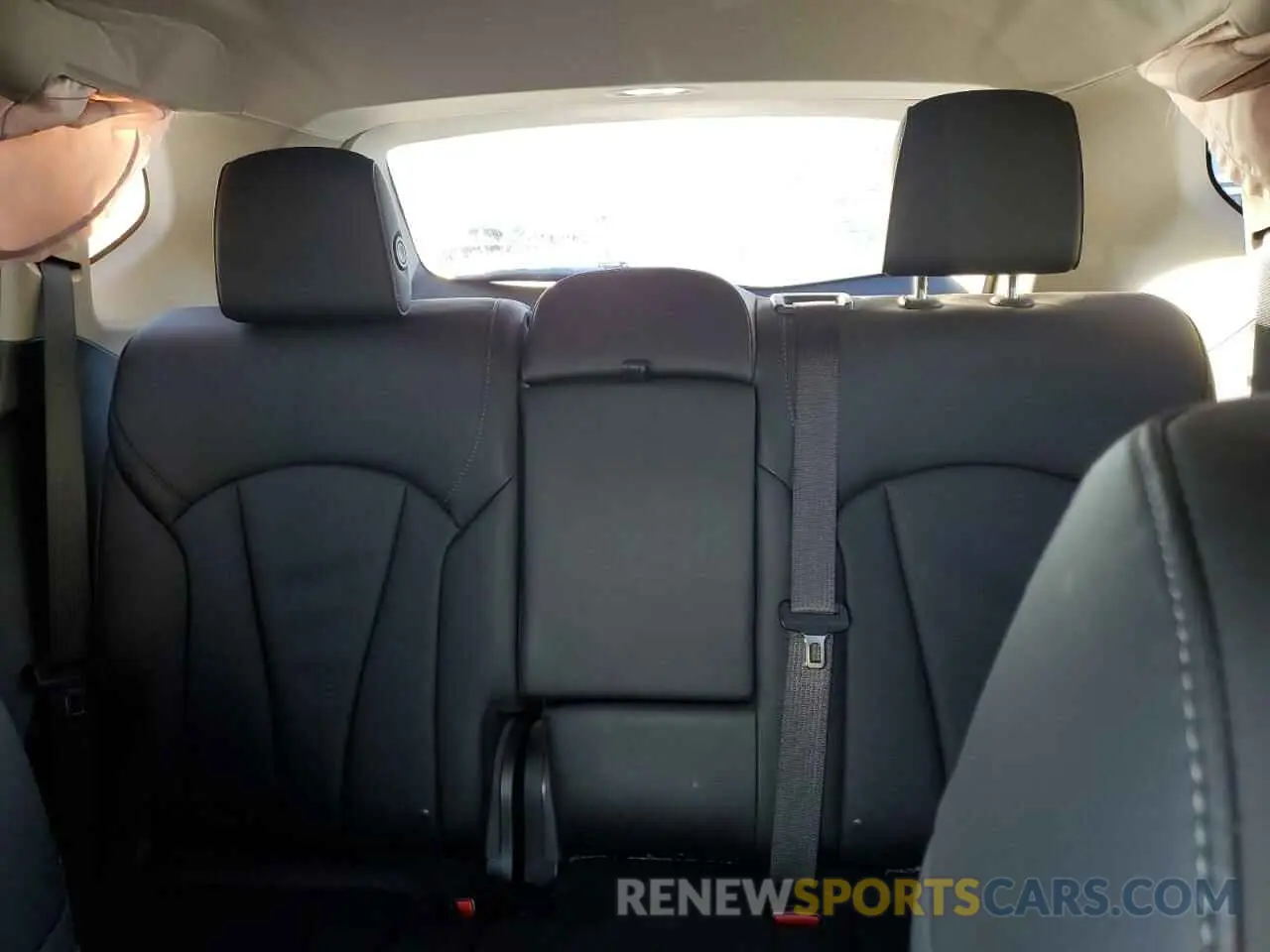 10 fotografías del automóvil dañado LRBFX2SA4KD144992 BUICK ENVISION 2019