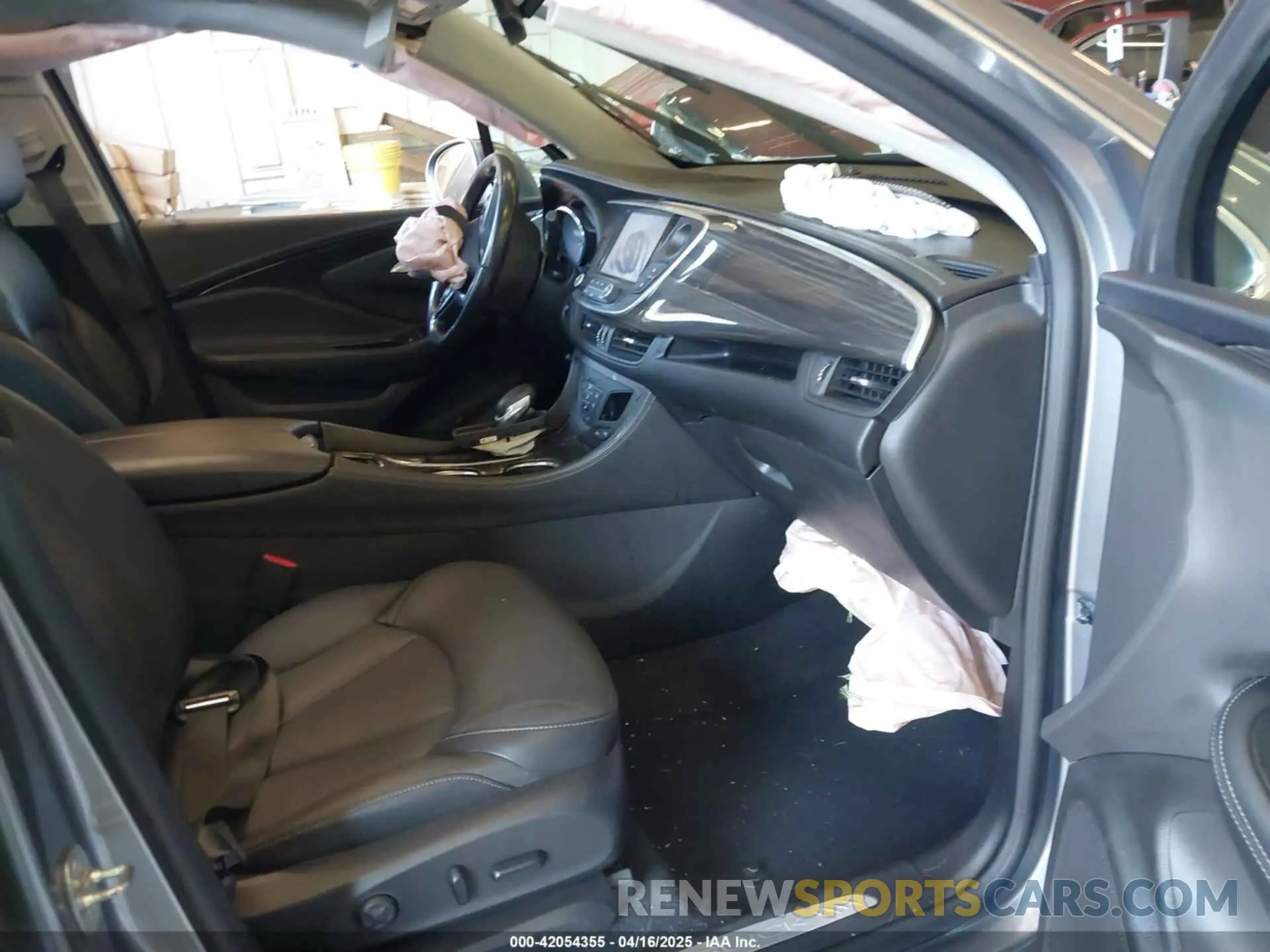 5 fotografías del automóvil dañado LRBFX2SA6KD016267 BUICK ENVISION 2019