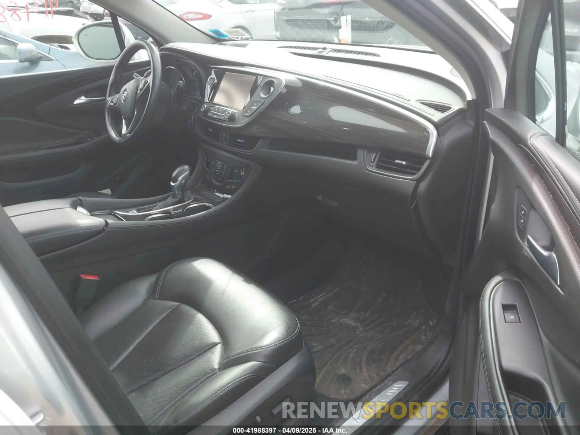 5 fotografías del automóvil dañado LRBFX2SA6KD091048 BUICK ENVISION 2019