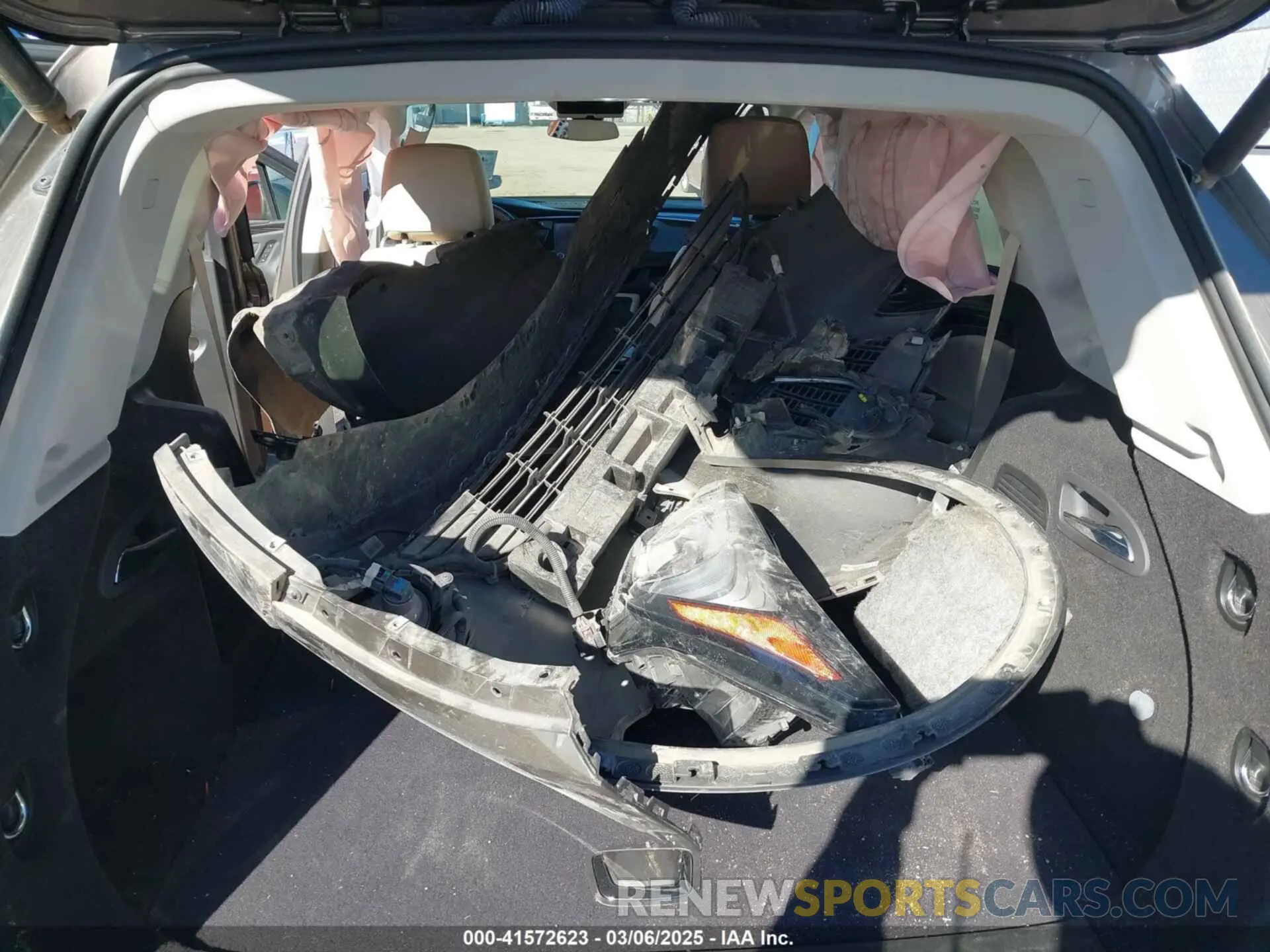 12 fotografías del automóvil dañado LRBFX3SX4KD012082 BUICK ENVISION 2019