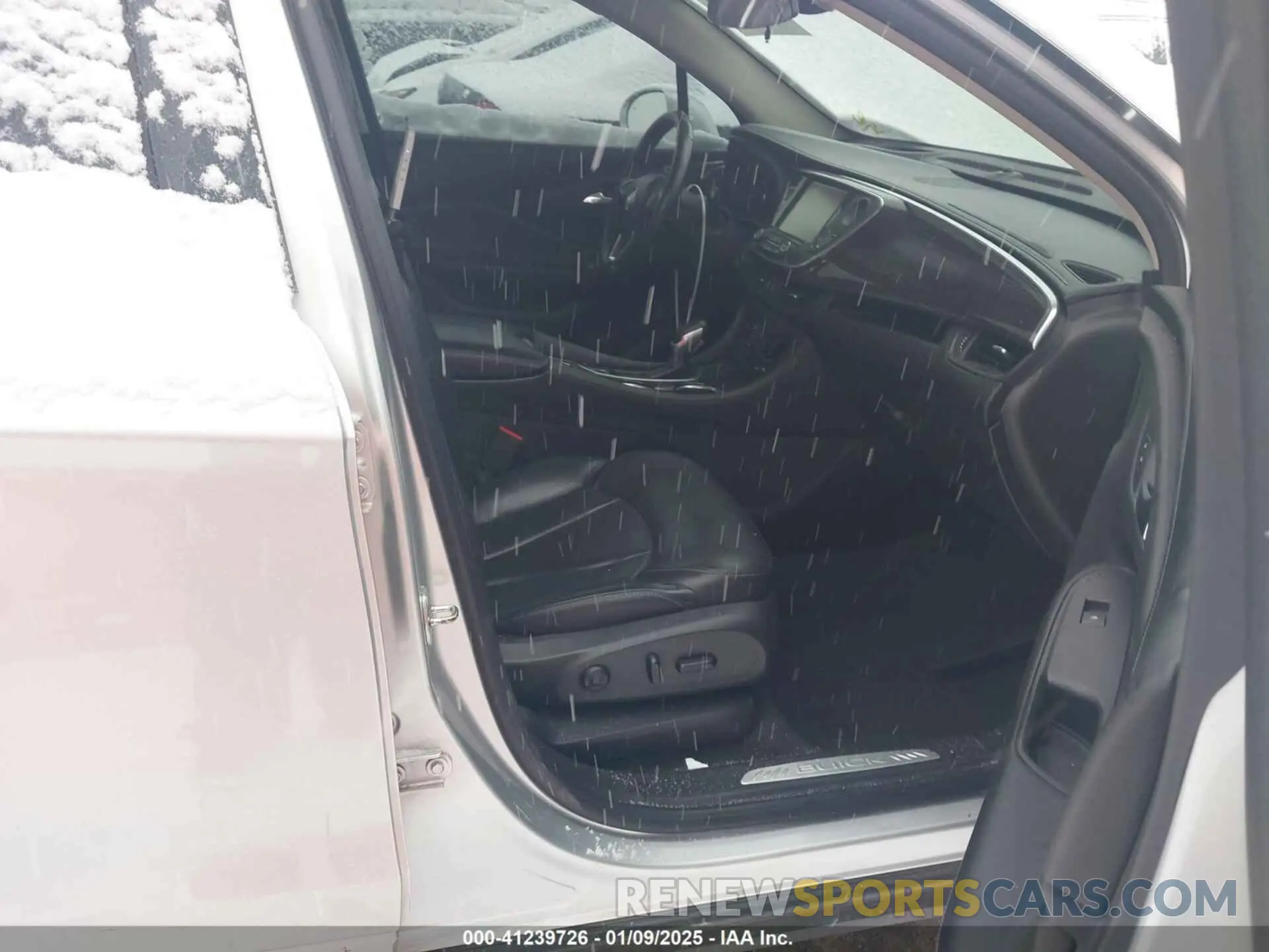 5 fotografías del automóvil dañado LRBFX4SX2KD097011 BUICK ENVISION 2019