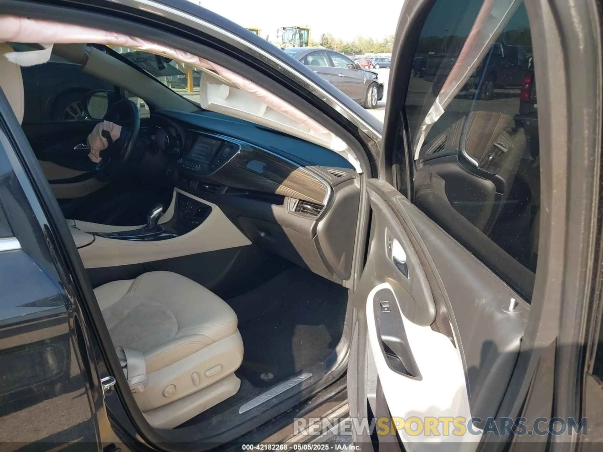 5 fotografías del automóvil dañado LRBFXBSA4KD146323 BUICK ENVISION 2019