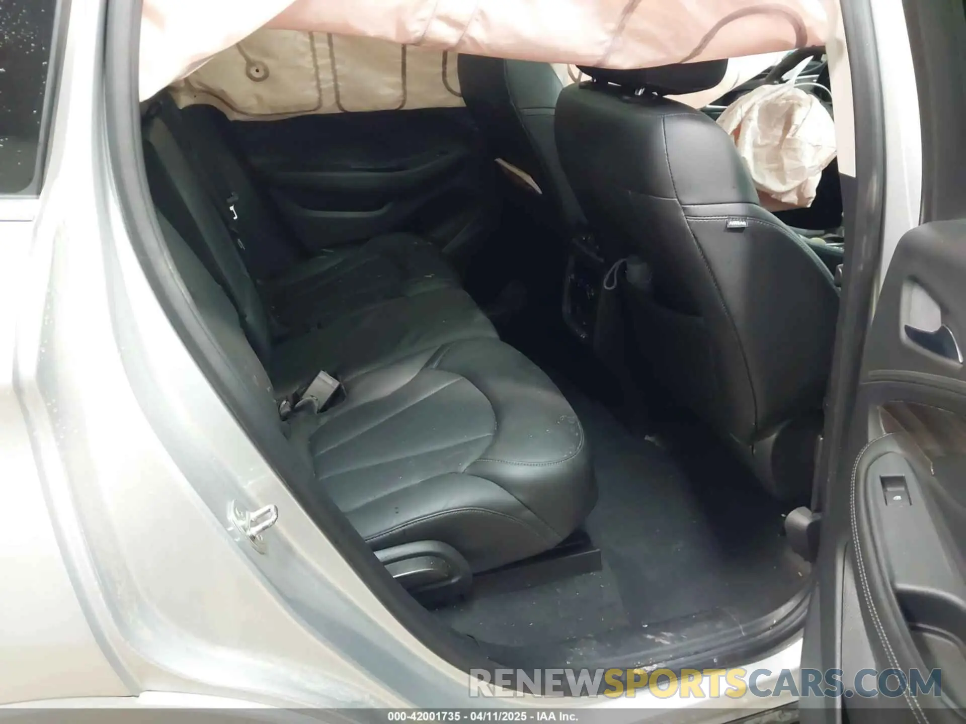 8 fotografías del automóvil dañado LRBFXCSA3KD119247 BUICK ENVISION 2019