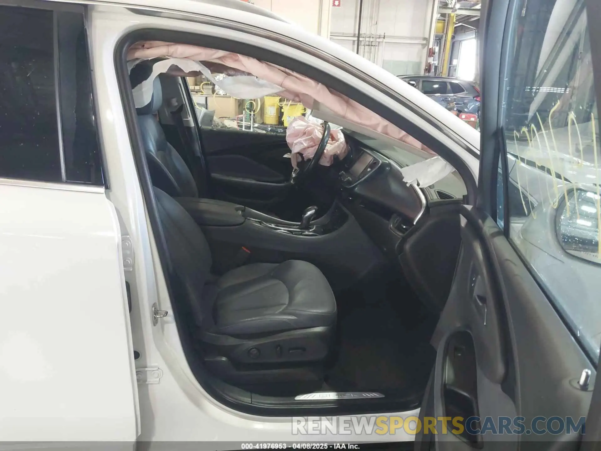 5 fotografías del automóvil dañado LRBFXCSA5KD020705 BUICK ENVISION 2019