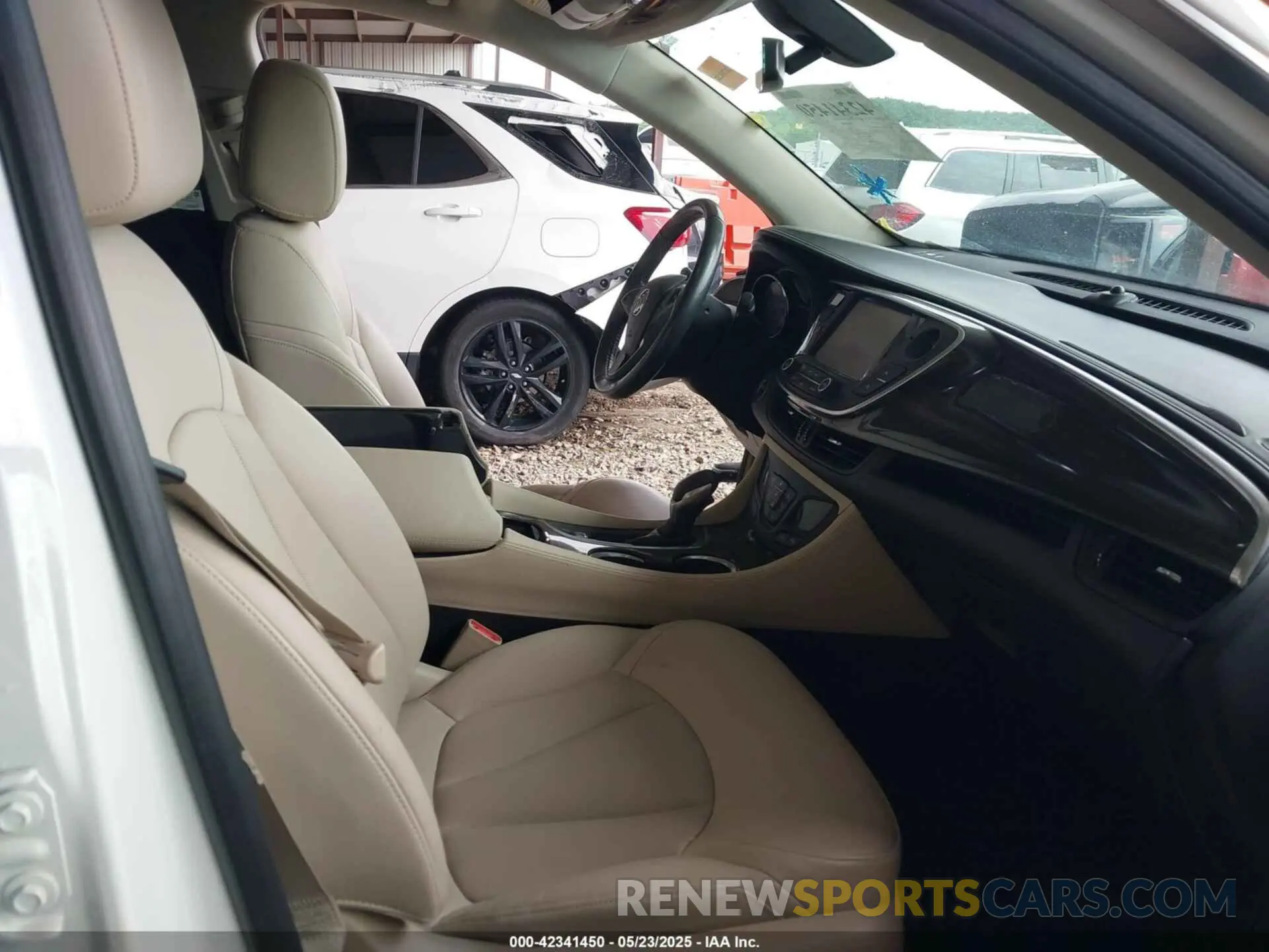 5 fotografías del automóvil dañado LRBFXCSA6KD128461 BUICK ENVISION 2019