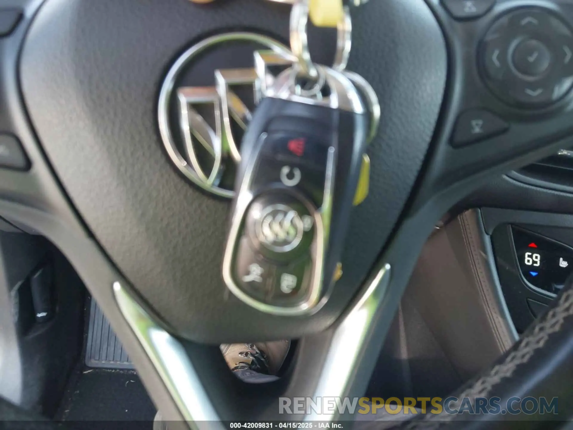11 fotografías del automóvil dañado LRBFXCSA8KD011271 BUICK ENVISION 2019