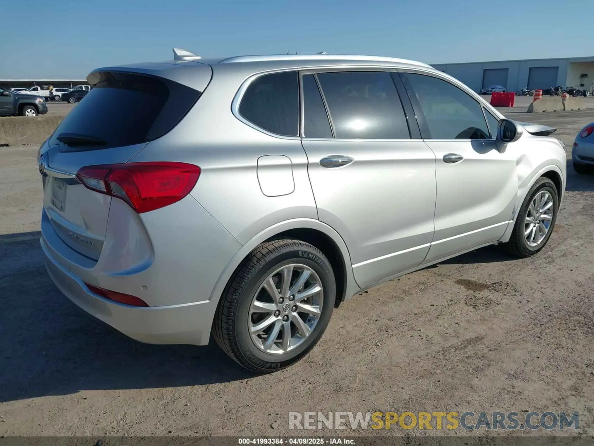 4 fotografías del automóvil dañado LRBFXCSA8KD018348 BUICK ENVISION 2019